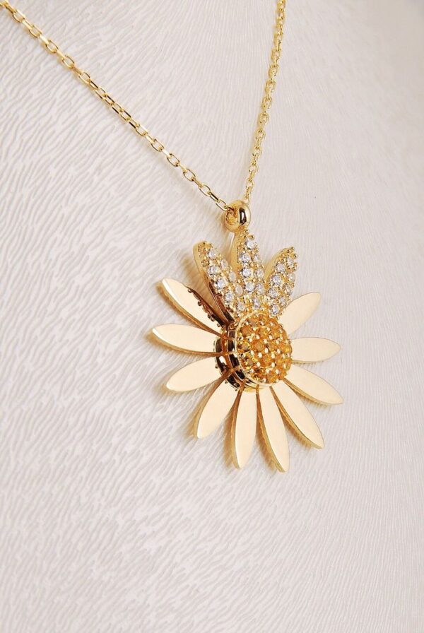 Flower necklace